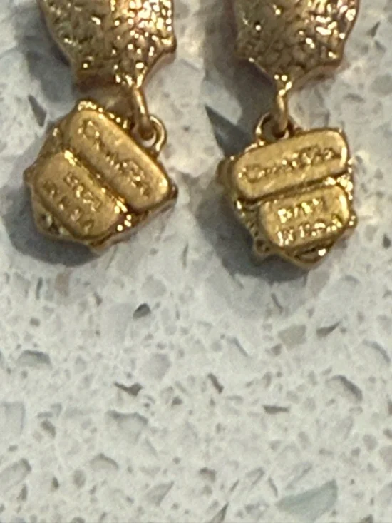 Oscar de la Renta heart shaped crystal earrings - Picture 4 of 7